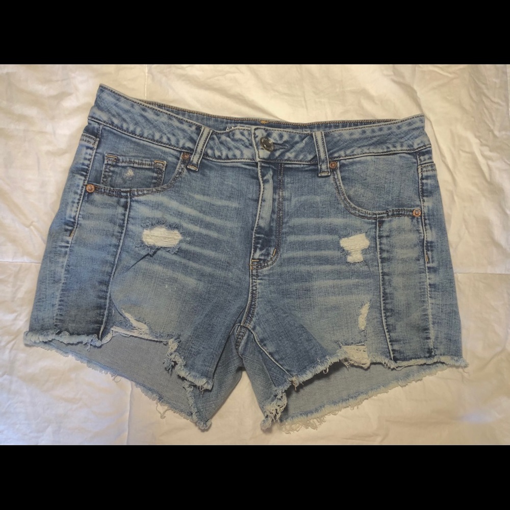 aeo distressed denim shorts!